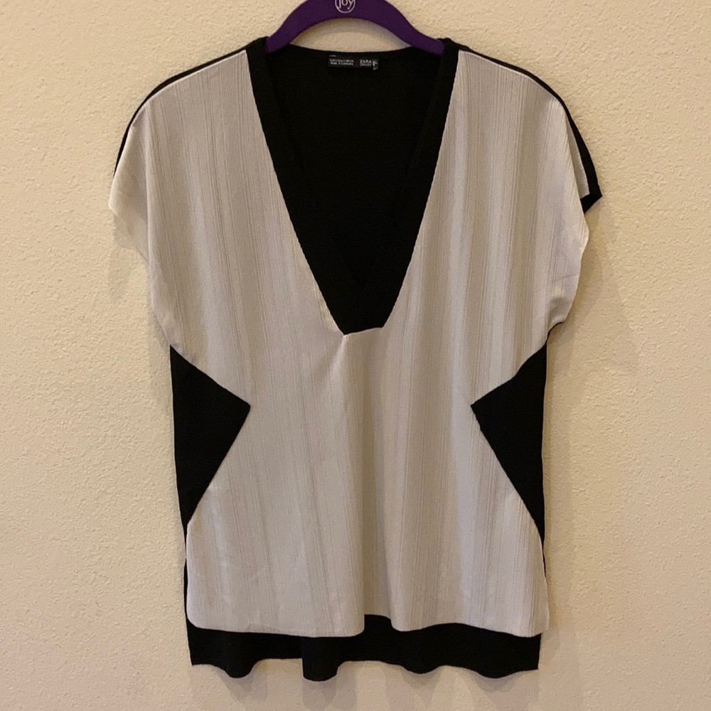 Zara Black & White V-Neck Blouse Small